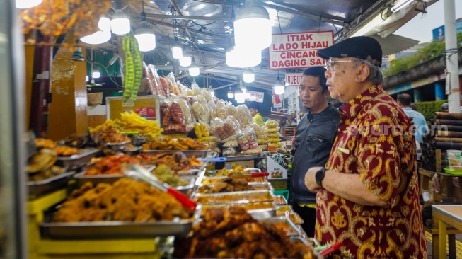 Berburu Menu Buka Puasa Khas Sumatera Barat di Sentra Kuliner Nasi Kapau Kramat