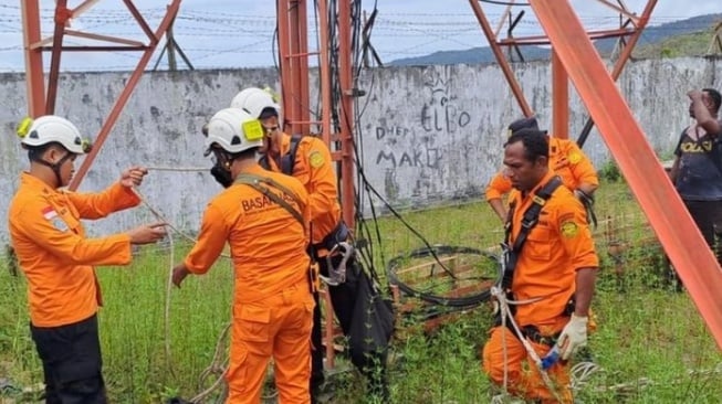 Tragis! Petugas Basarnas Tewas Jatuh dari Tower Saat Selamatkan Remaja Bunuh Diri