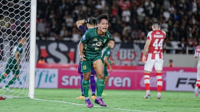 Gelandang serang Persebaya Surabaya, Toni Firmansyah. [dok. Ist.]