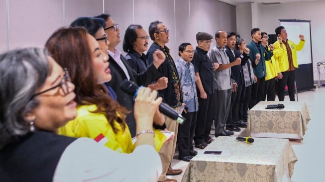 Sejumlah guru besar dan akademisi dari beberapa perguruan tinggi berkumpul di Universitas Indonesia atau UI, Salemba, Jakarta, Kamis, (14/3/2024). [Suara.com/Alfian Winanto]