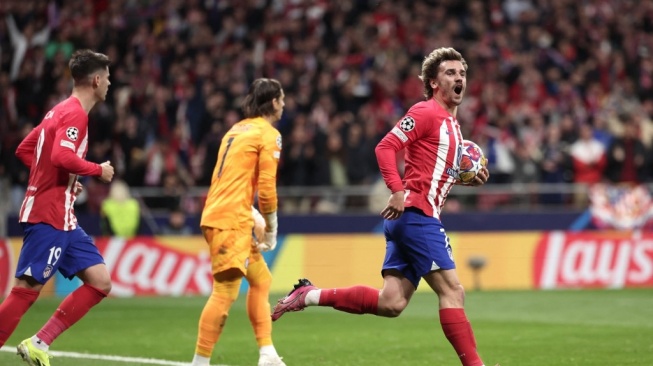 Penyerang Atletico Madrid, Antoine Griezmann melakukan selebrasi setelah mencetak gol pertama timnya pada pertandingan leg kedua babak 16 besar Liga Champions UEFA antara Club Atletico de Madrid dan Inter Milan di stadion Metropolitano di Madrid pada 14 Maret 2024.Thomas COEX / AFP.