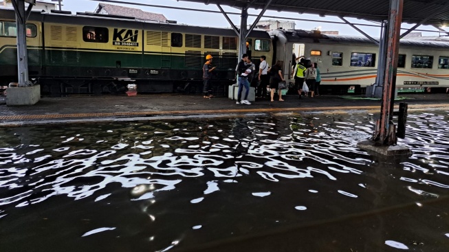 Daftar Perjalanan Kereta Api yang Dibatalkan Imbas Banjir Semarang