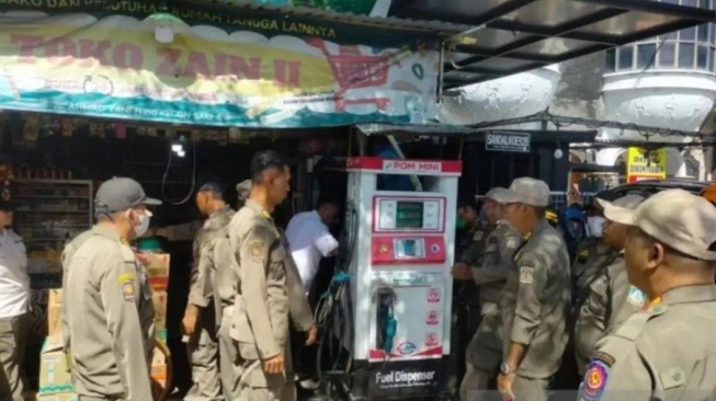 Ilegal atau Punya Izin? Satpol PP Balikpapan Siap Tertibkan Pom Mini di Jalan Kampung