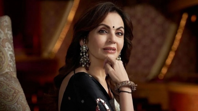 Terima Penghargaan di Miss World, Istri Orang Terkaya di Asia Nita Ambani Kenakan Perhiasan Masa Lampau Senilai Rp376 M!