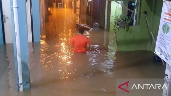 Ketinggian Banjir di Kebon Pala Capai 1,1 Meter, Kali Ciliwung Meluap Karena Kiriman dari Bogor