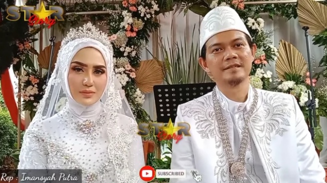 Dokumentasi pernikahan Jelita Callebaut dan Leon Agusta Yasin. (YouTube/Star Story)