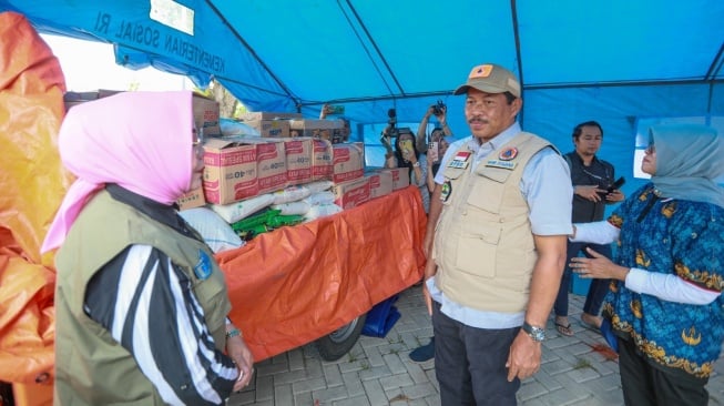 Tinjau Banjir di Grobogan, Pj Gubernur Jateng Serahkan Bantuan Senilai Rp293 Juta Lebih