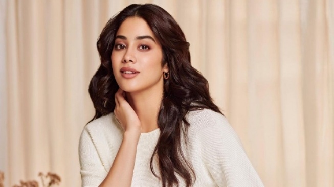 5 Film India yang Dibintangi Janhvi Kapoor, Terbaru Ada Mr and Mrs Mahi