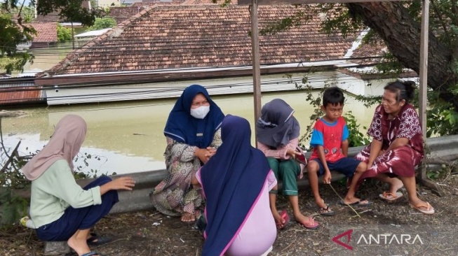 Tanggul Jebol Lagi, Puluhan Ribu Warga Demak Bingung Mengungsi ke Mana