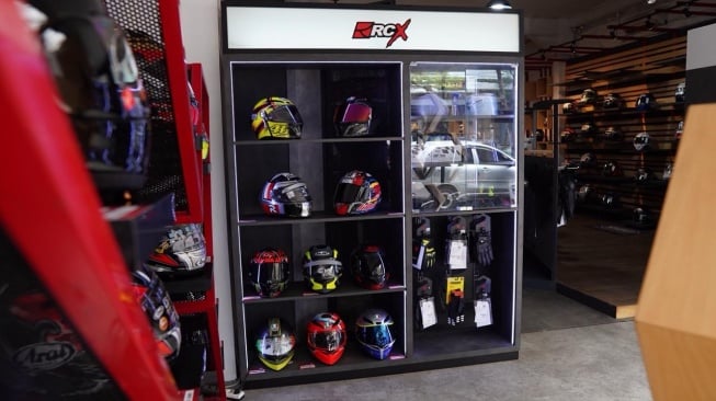 RCX Motogarage Tawarkan Apparel Premium Secondhand Berkualitas. (Foto: RCX Motogarage)