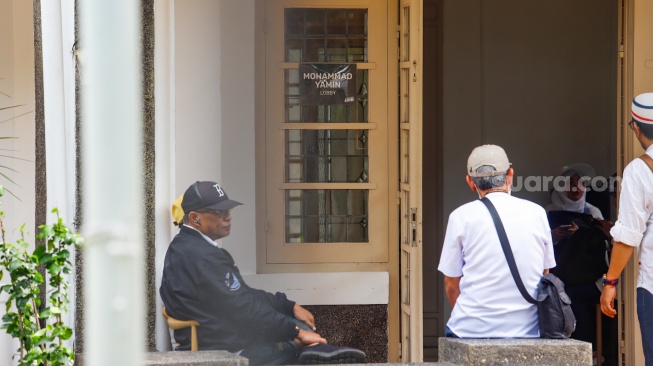 Suasana di Rumah Pahlawan Nasional Moh Yamin di Jalan Diponegoro 10, Menteng, Jakarta Pusat, Senin (18/3/2024). [Suara.com/Alfian Winanto]