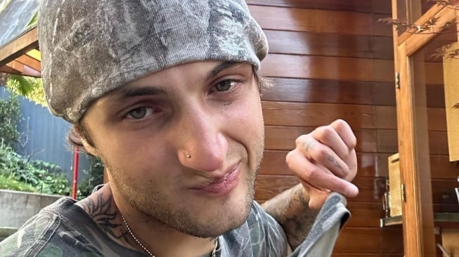 Perjalanan Spiritual Anwar Hadid, Dulu Dibaptis Kini Pamer Foto Umrah