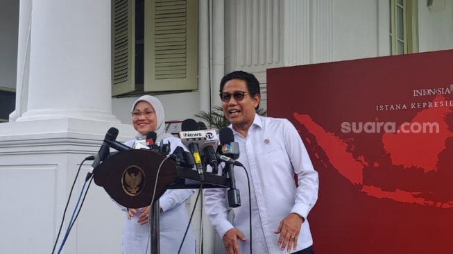 Wakil Ketua Umum PKB Ida Fauziyah dan Ketua DPW PKB Abdul Halim Iskandar usai menemui Presiden Joko Widodo atau Jokowi di Istana Negara, Senin (18/3/2024). (Suara.com/Novian)