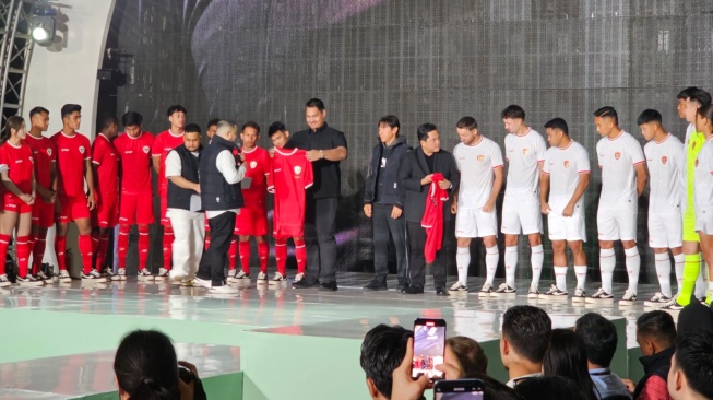 Peluncuran jersey kandang dan tandang Timnas Indonesia di kawasan SCBD, Jakarta, Senin (18/3/2024). (Suara.com/Adie Prasetyo Nugraha).