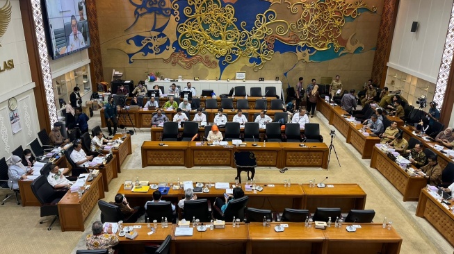 Baleg DPR dan pemerintah rapat pleno Rancangan Undang-Undang Khusus Jakarta (RUU DKJ) di gedung parlemen, Senayan, Jakarta, Senin (18/3/2023) malam. [Suara.com/Rakha]