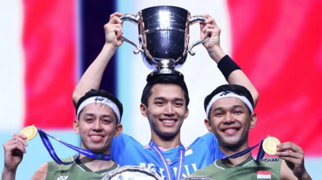 Presiden Joko Widodo atau Jokowi mengunggah foto atlet Indonesia Jonatan Christie, dan Fajar Alfian/ Muhammad Rian Ardianto yang berhasil menyabet dua gelar juara di All England 2024. [Instagram @/jokowi]