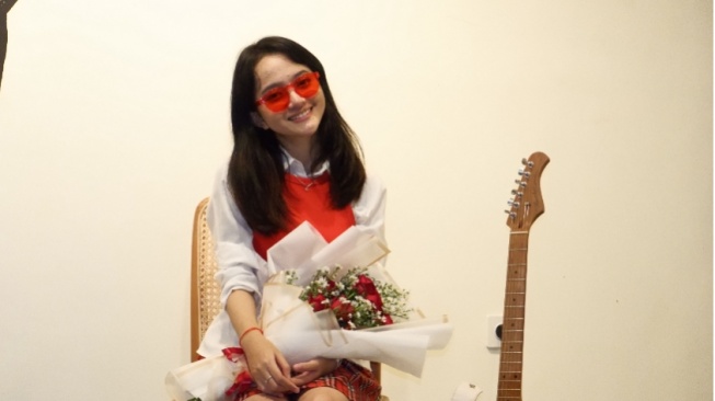 Serba Merah! Intip Serunya Release Party 'Red Glasses' Verenathania