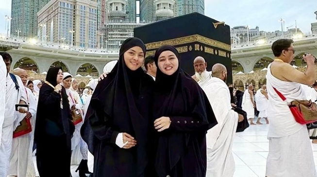 Artis Umrah di Bulan Ramadan (Instagram/@jenitajanet)