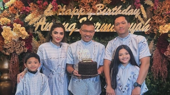 Tak Ternilai dengan Harta Dunia, Ini Kado Ulang Tahun Spesial dari Ashanty untuk Anang Hermansyah