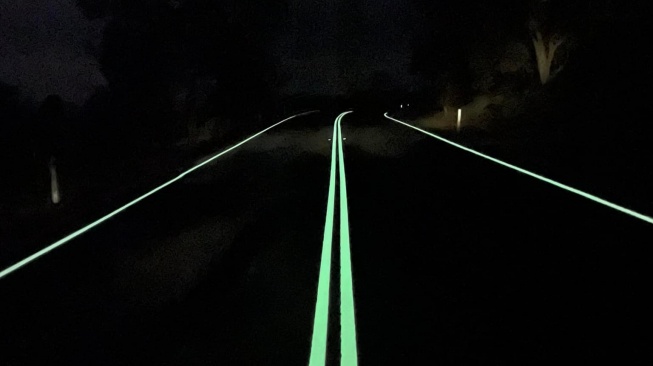 Marka Jalan Pakai Cat "Glow in The Dark" Dites di Australia, Apa Faedahnya?