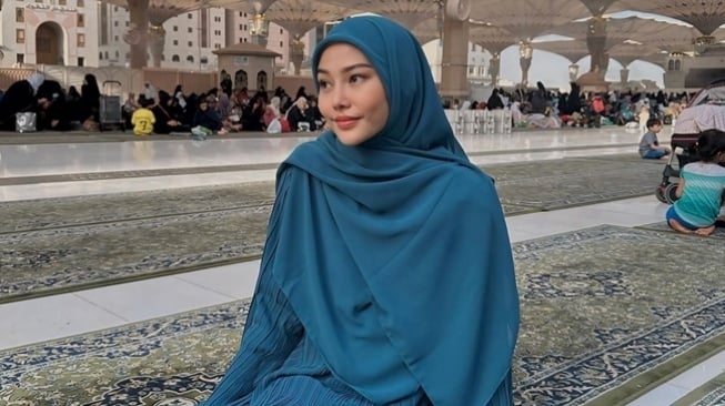 Artis Umrah di Bulan Ramadan (Instagram/@fitricarlina)