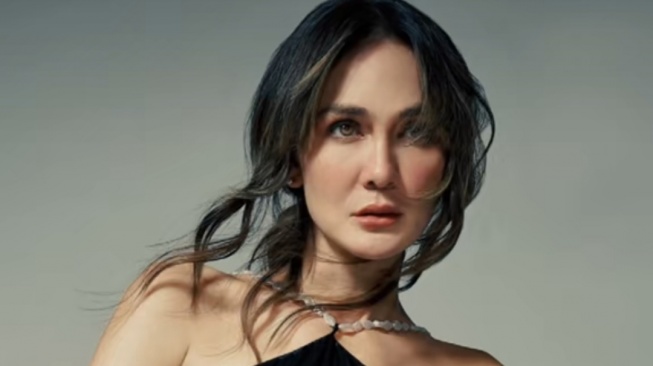 Dimiripkan dengan Mpok Atiek, Luna Maya Beri Jawaban Menohok: Emang Kenapa?