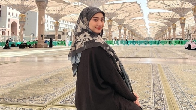 Artis Umrah di Bulan Ramadan (Instagram/@enazirashf_)