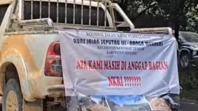 Viral Warga Lakukan Aksi Pawai Mobil Kotor di Pontianak Protes Kerusakan Jalan di Sintang