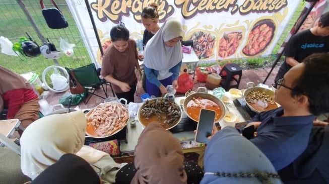 Indahnya Bulan Suci di Pasar Ramadan Karangmalang UGM, Takjil Sarana Pererat Toleransi Beragama