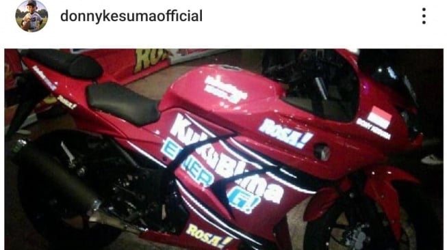 Kawasaki Ninja 250 Motor Kesayangan Donny Kesuma. (Foto: Tangkapan layar/donnykesumaofficial)