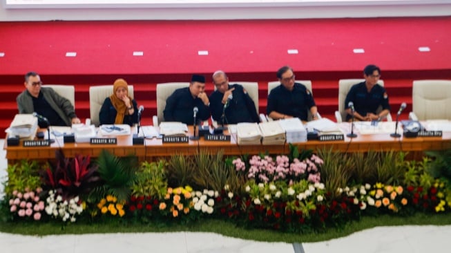 Suasana rapat pleno rekapitulasi penghitungan suara Pemilu 2024 tingkat nasional di Kantor KPU, Jakarta, Rabu (20/3/2024). [Suara.com/Alfian Winanto]