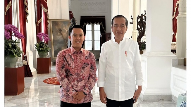 Sekretaris Pribadi (Sespri) Ibu Negara Iriana Joko Widodo, Sendi Fardiansyah menghadap Presiden Joko Widodo atau Jokowi untuk meminta restu maju Pilkada Kota Bogor. [@/sendi.fardiandyah]
