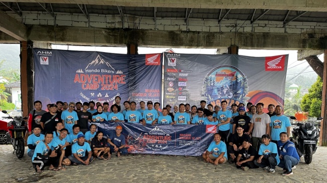 Selain touring dan pemberian materi manajemen sosial media, juga ada acara utbound dan team building bagi peserta dalam bentuk kelompok di event "Ngayab"  [PT Wahana Makmur Sejati].