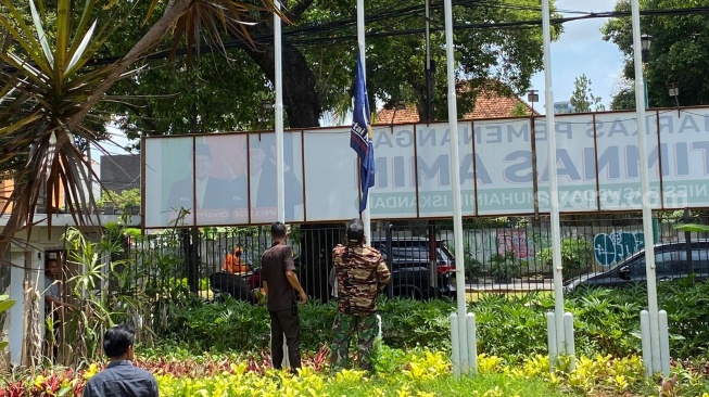 Respons Santai Kubu Surya Paloh Usai Relawan Turunkan Paksa Bendera Nasdem di Markas Timnas AMIN