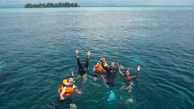 Aktivitas Seru di Pulau Morotai Maluku Utara. (KEK Morotai/Jababeka)