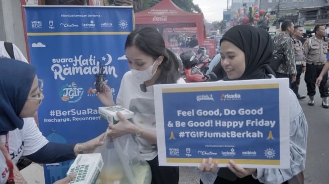 Padat Pengunjung, Suara.com Hadirkan Takjil Gartis in Friday di Kawasan Benhil