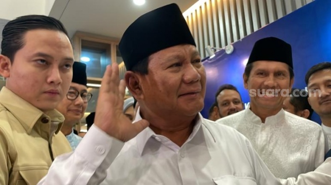 Merasa Dicintai Anak-anak Indonesia, Prabowo Berkelakar Ingin Turunkan Usia Pemilih: Kita Menang Besar!