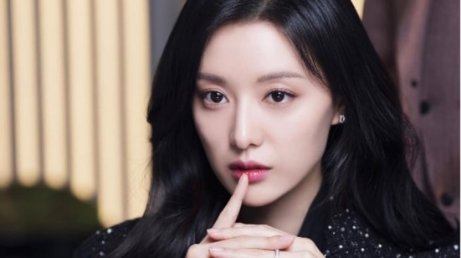 Kim Ji Won Ungkap Cara Turunkan Berat Badan untuk Drama 'Queen Of Tears'