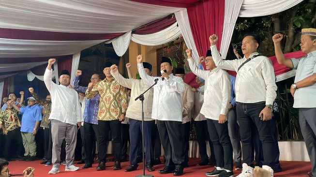 Detik-detik Prabowo Teriakan Merdeka Lanjut Takbir Bersama di Rumah Kertanegara