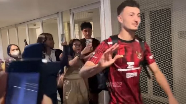 Momen Rafael Struick jadi buruan fans cewek. (YouTube/Mamayo Football)