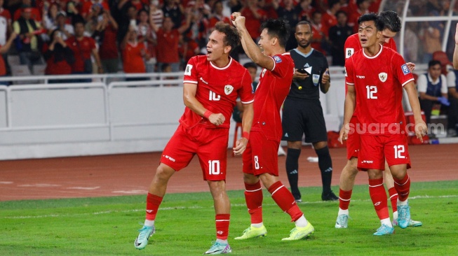 Pemain Timnas Indonesia Egy Maulana Vikri melakukan selebrasi usai menceatk gol ke gawang Vietnam pada matchday ketiga Grup F putaran kedua Kualifikasi Piala Dunia 2026 zona Asia di Stadion Utama Gelora Bung Karno (SUGBK), Jakarta, Kamis (21/3/2024). [Suara.com/Alfian Winanto]