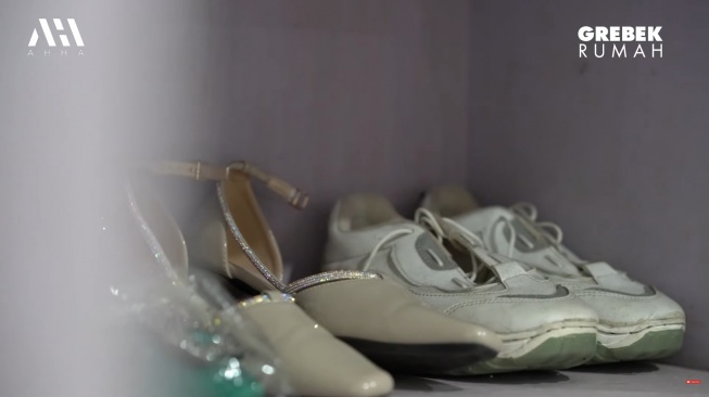Koleksi sepatu Azhiera Adzka Fathir, mantan istri Kurnia Meiga (YouTube/AH)