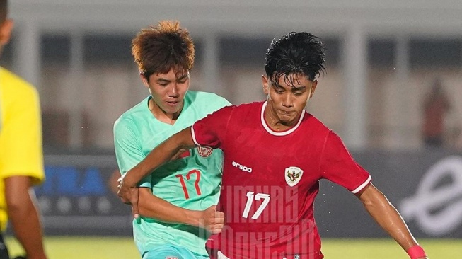 Duel Timnas Indonesia U-20 vs China U-20 dalam laga uji coba internasional di Stadion Madya, Senayan, Jakarta, Jumat (22/3/2024) malam WIB. [Dok. IG/@timnas.indonesia]