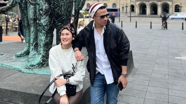 Potret Mesra Stevie Agnecya dan Suami Pilot (instagram/@steviagnecya)