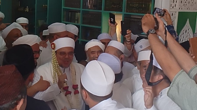 Habib Rizieq Shihab atau HRS hari ini akan melepas status dudanya dengan menikahi seorang wanita pada Sabtu (23/3/2024) sore ini. (ist)