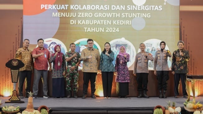 Pantau Stunting di Kediri, Mas Dhito Minta Kades dan Camat Pastikan Pemberian Makanan Tambahan Dikonsumsi Anak