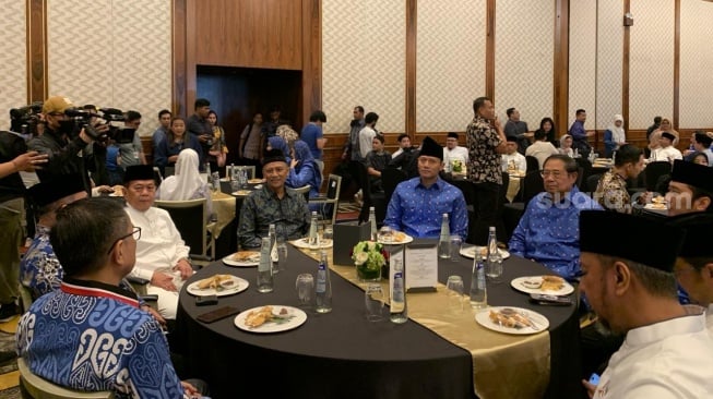 Demokrat Gelar Acara Buka Bersama di Jaksel, AHY dan SBY Hadir Pakai Kemeja Kembaran