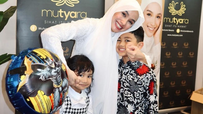 Artis Tinggal di Luar Negeri Usai Menikah (Instagram/@tyaarifinnw)