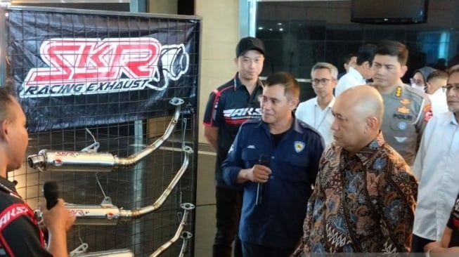 Menteri Koperasi dan UKM Teten Masduki mendesak dibuatnya SNI untuk knalpot aftermarket produksi UMKM. [Antara]