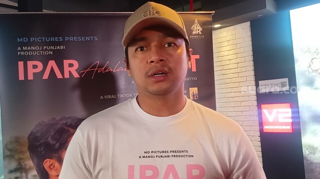 Deva Mahenra dalam perilisan trailer film Ipar Adalah Maut di Kuningan, Jakarta Selatan pada Senin (25/3/2024) [Suara.com/Rena Pangesti]